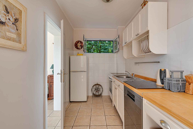 Three-Bedroom Ground-Floor Apartment with Private Entrance and Sea View — photo 11
